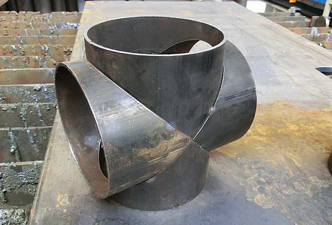 Образцы резки труб в объемной фигуре - машиной плазменной резки металла