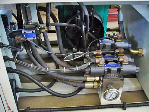Высококачественная гидравлическая система в корпусе станка производства Yuken, ATOS